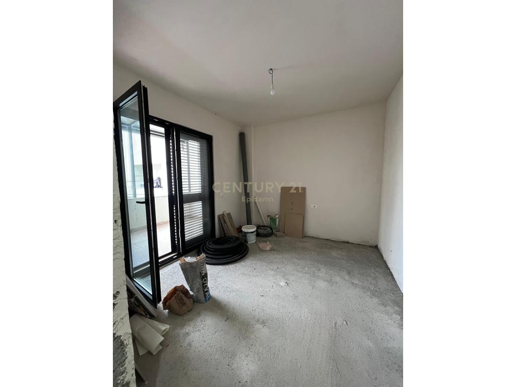 JEPET ME QIRA AMBIENT BIZNESI NE RRUGEN ANDON NACI!