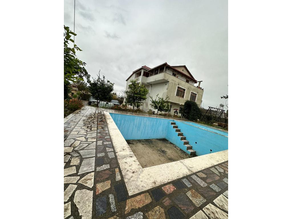 Vilë Në Shitje në Durrës, Sektori Rinia - 320,000€ | 500 m² 2