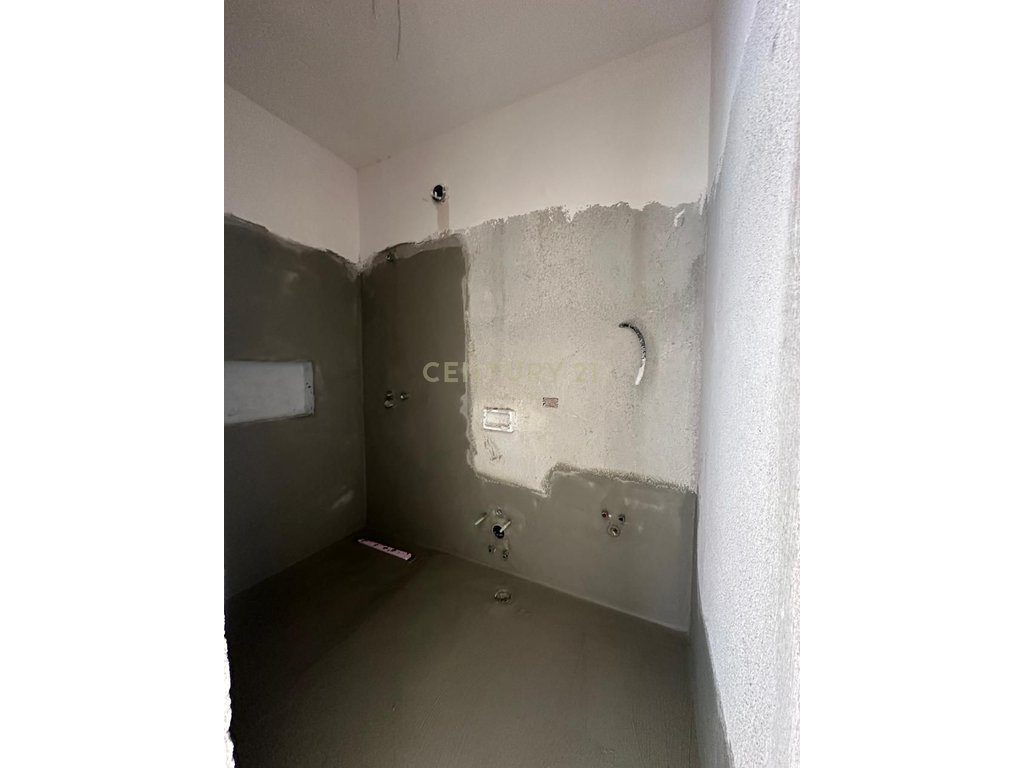 Apartament 2+1+2+post parkimi me pamje deti per shitje tek Gjiri i Lalzit ! 3