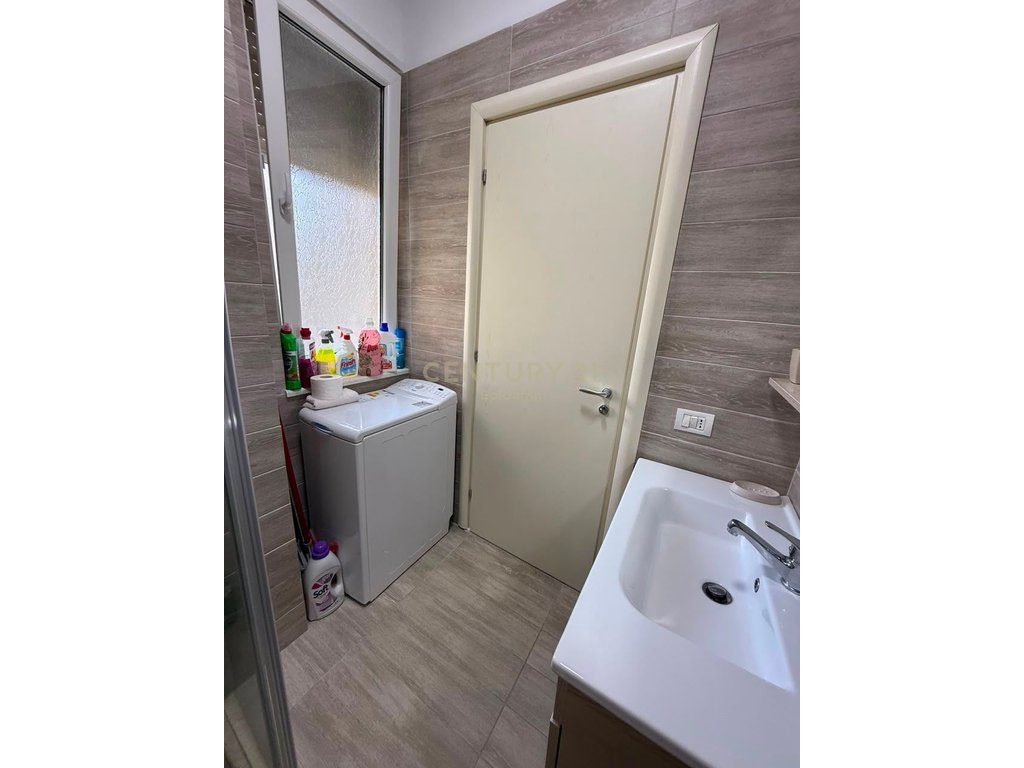 Apartament 2+1 me verandë disa hapa nga deti – Lura 3, Gjiri i Lalëzit