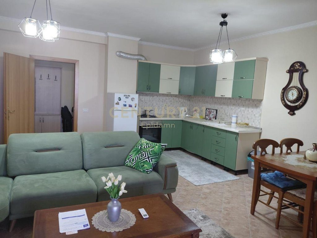 Apartament 2+1 me Verande per Qira prane Muzeumit, Durres 3