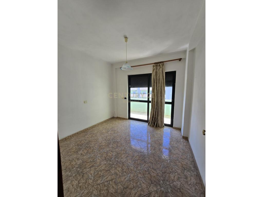 Shitet apartament 1+1 ne plazh Hekurudha