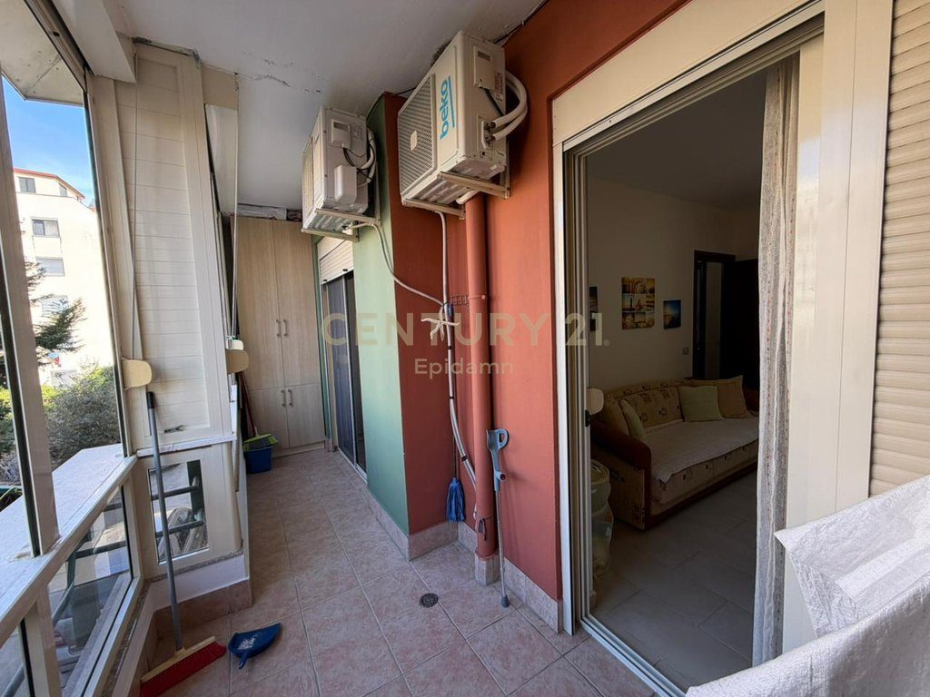 Shitet Apartament 2+1 ne Golem! 3