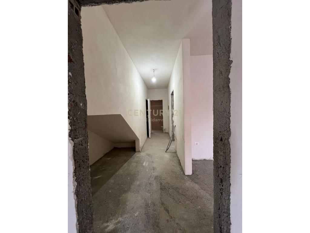 JEPET ME QIRA AMBIENT BIZNESI NE RRUGEN ANDON NACI!
