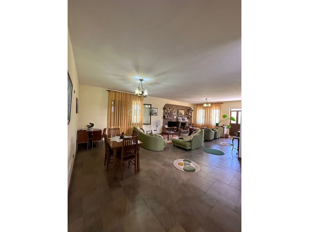 Vilë + lokal Në Shitje në Shkozet, Durrës - 430000€ | 683 m² 2