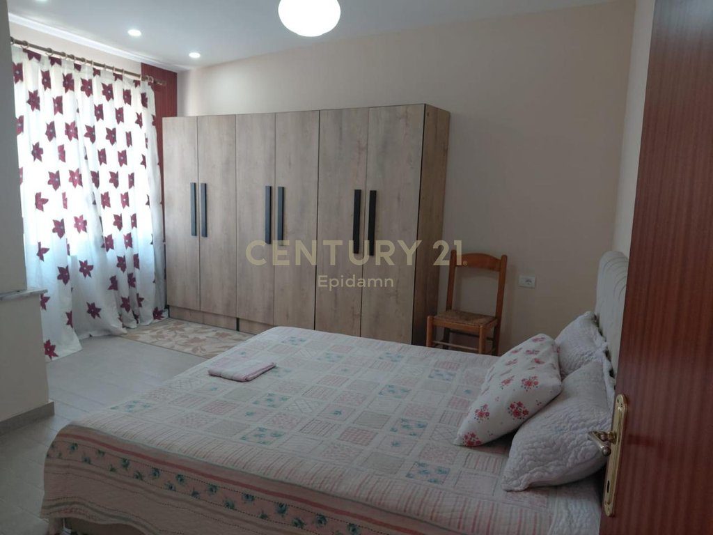 Apartament 2+1 me Verande per Qira prane Muzeumit, Durres