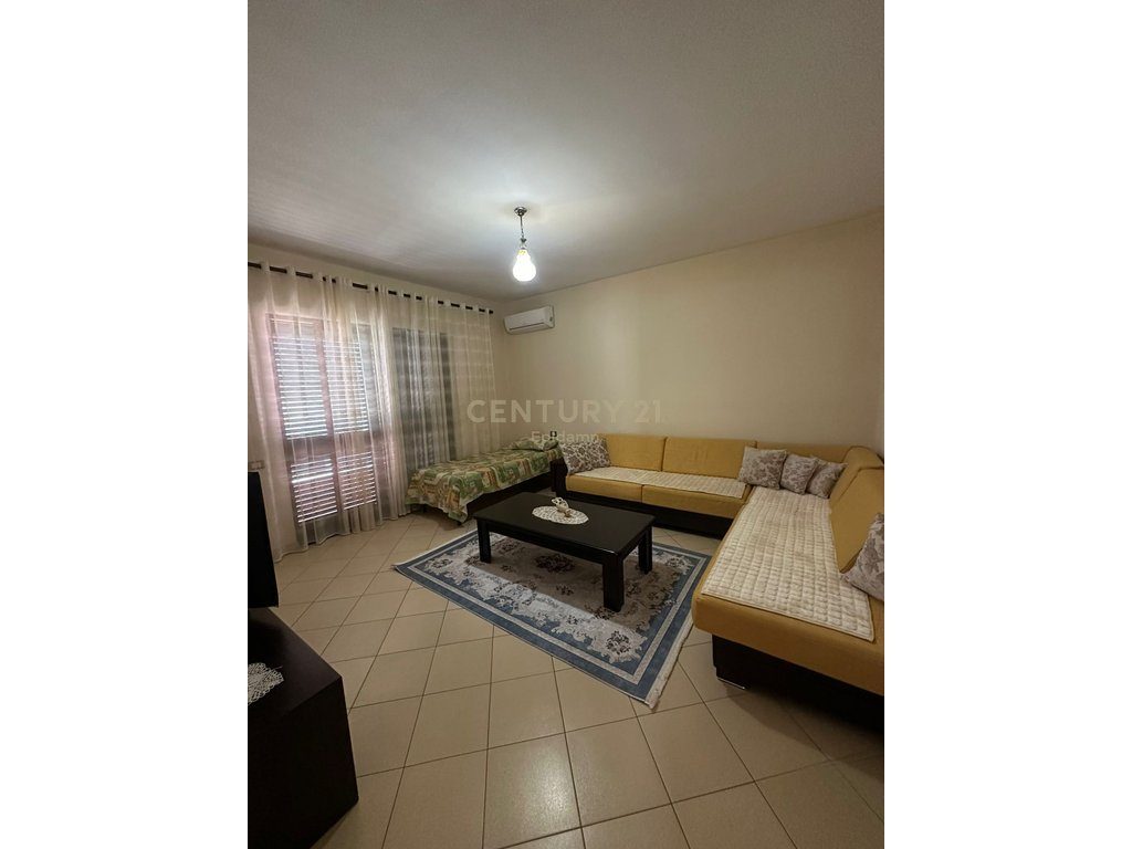 Vilë + lokal Në Shitje në Shkozet, Durrës - 430000€ | 683 m²