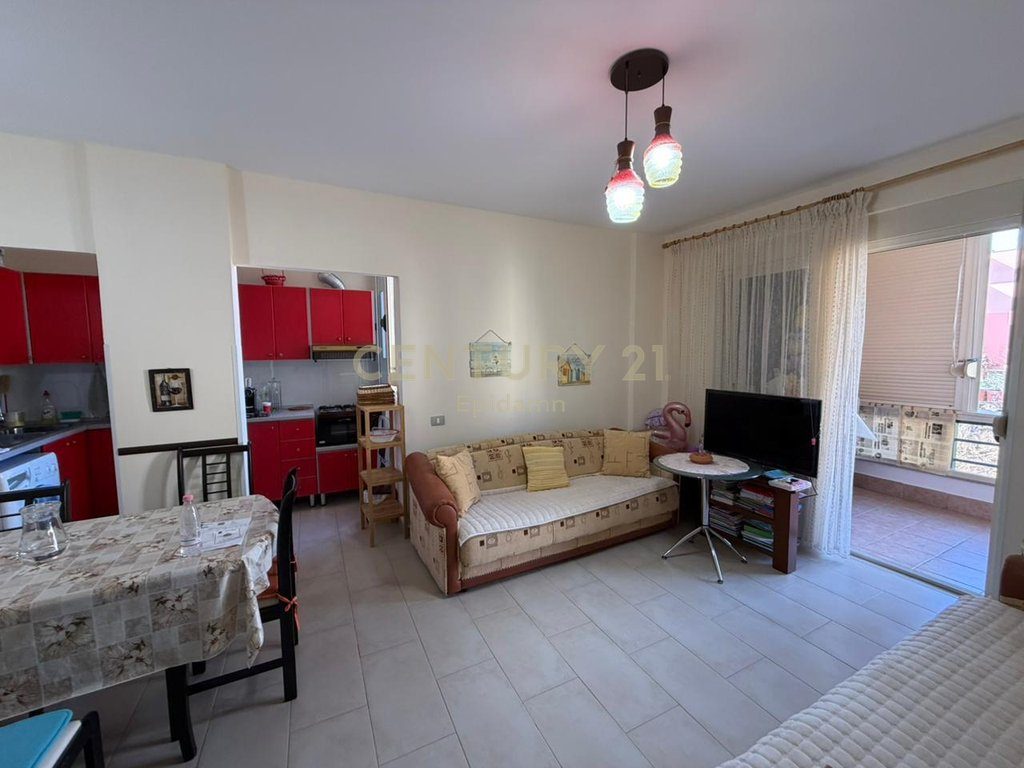 Shitet Apartament 2+1 ne Golem!