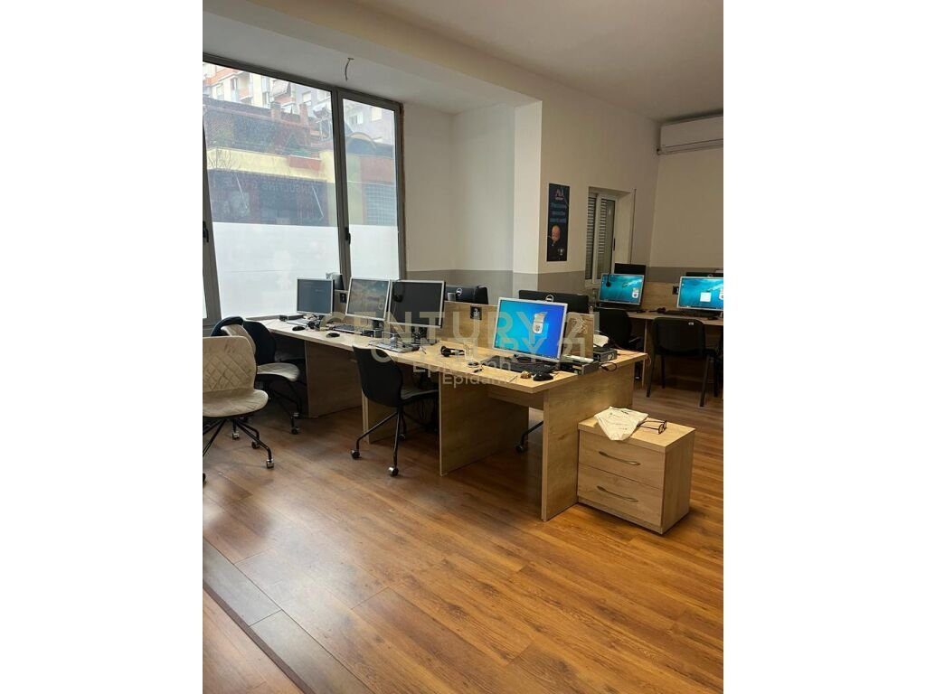 Ambient Komercial për Qira tek Kazazi, Durrës - 800€ | 160 m²