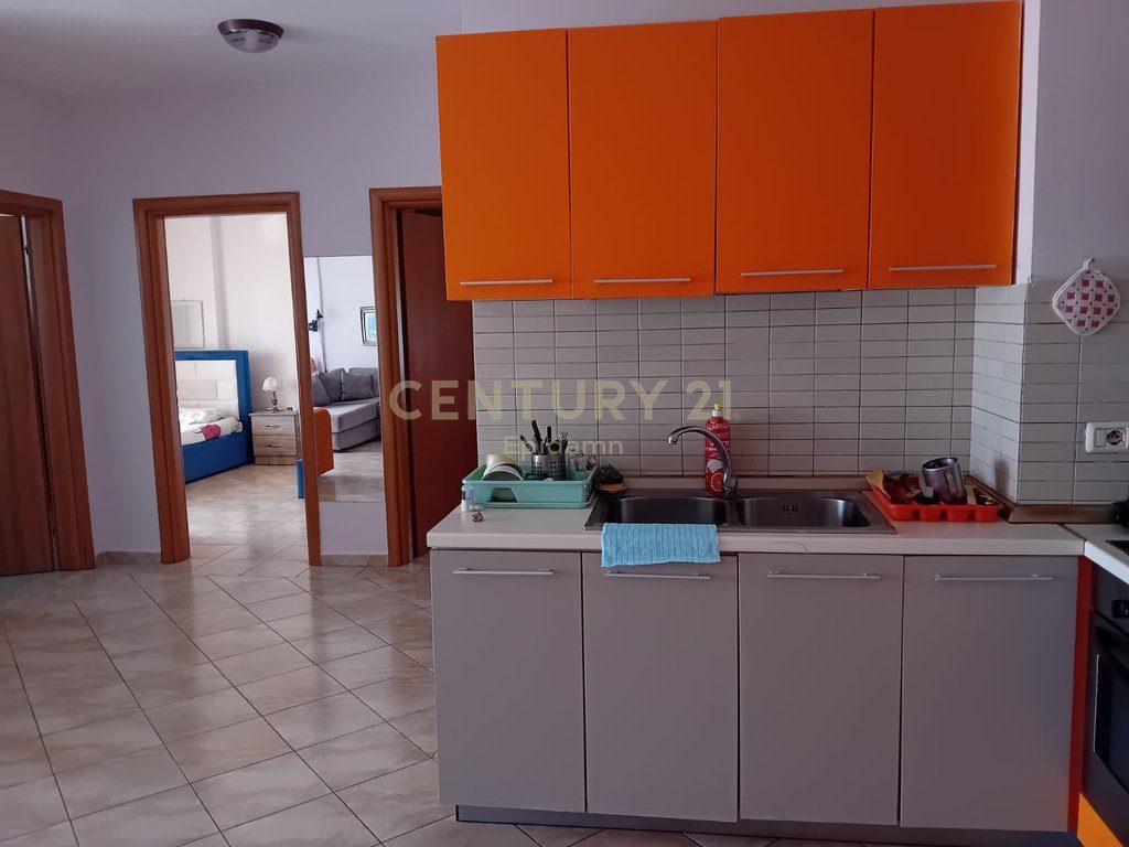 Jepet me qira apartament 2+1+2 me pamje nga deti ne Vollga