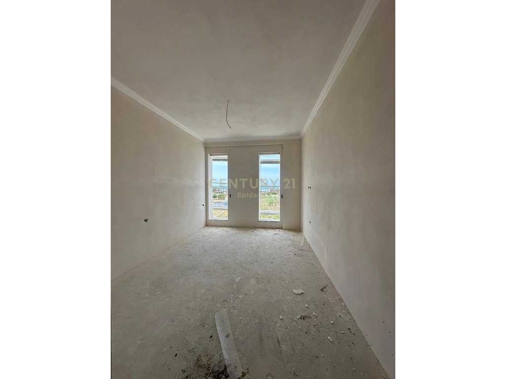 Apartament 2+1+2+post parkimi me pamje deti per shitje tek Gjiri i Lalzit !