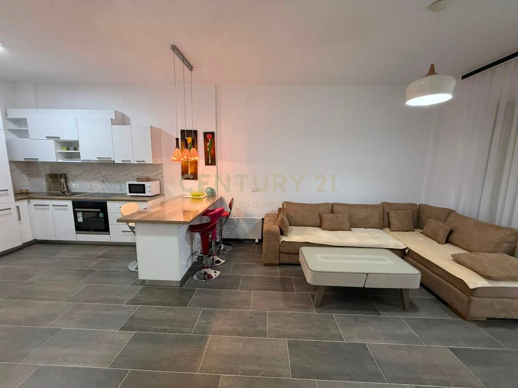 Apartament 2+1 me verandë disa hapa nga deti – Lura 3, Gjiri i Lalëzit 2