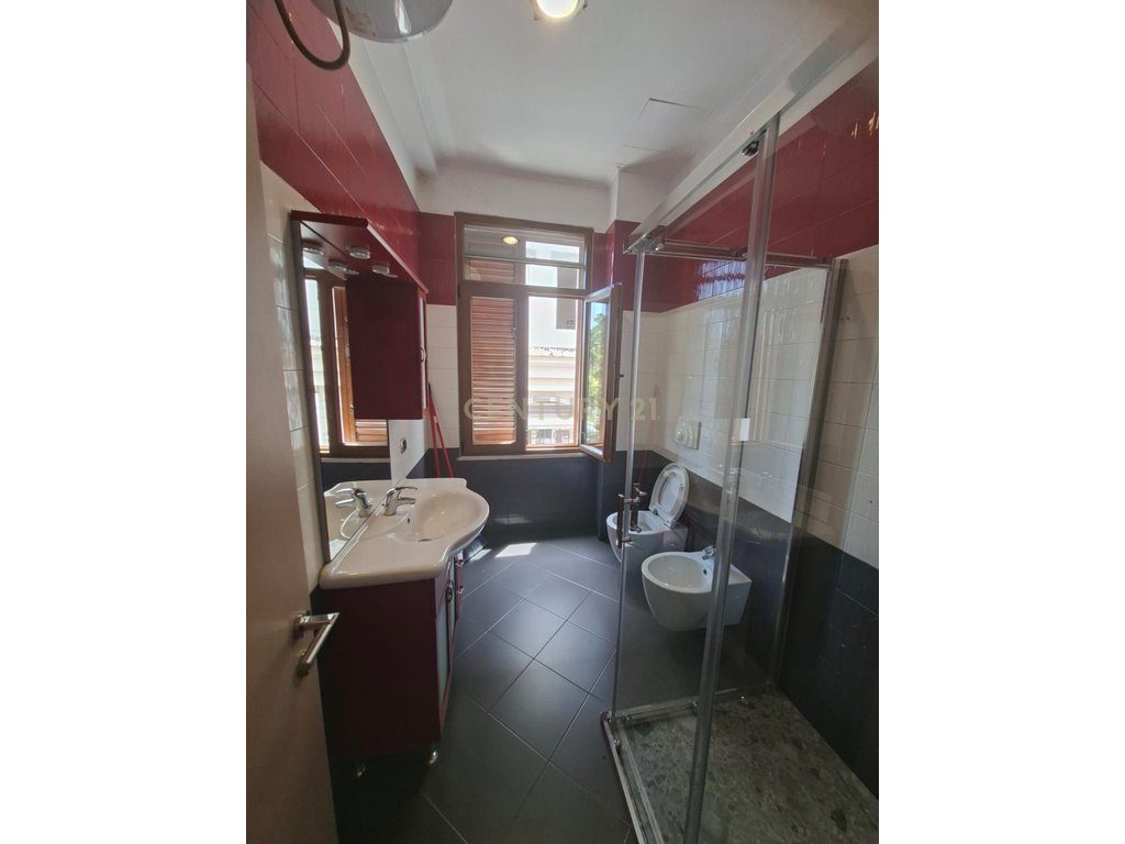 Jepet me qira apartament 3+1+2 ne Vollga !