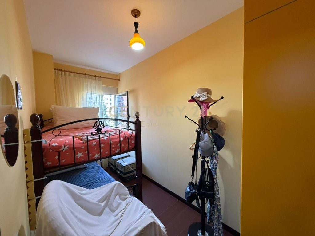 Shitet Apartament 2+1 ne Golem! 4