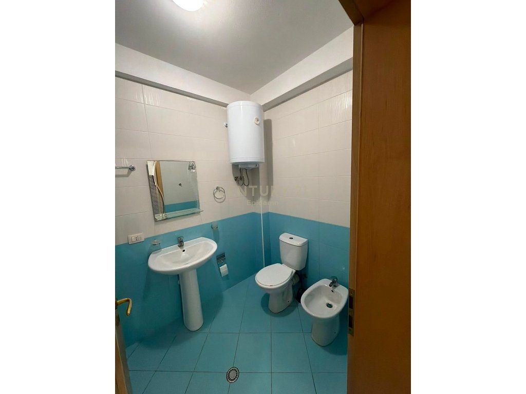 Apartament 1+1 me Qira në Vijën e Parë me Detin ne Plazh, Durres !