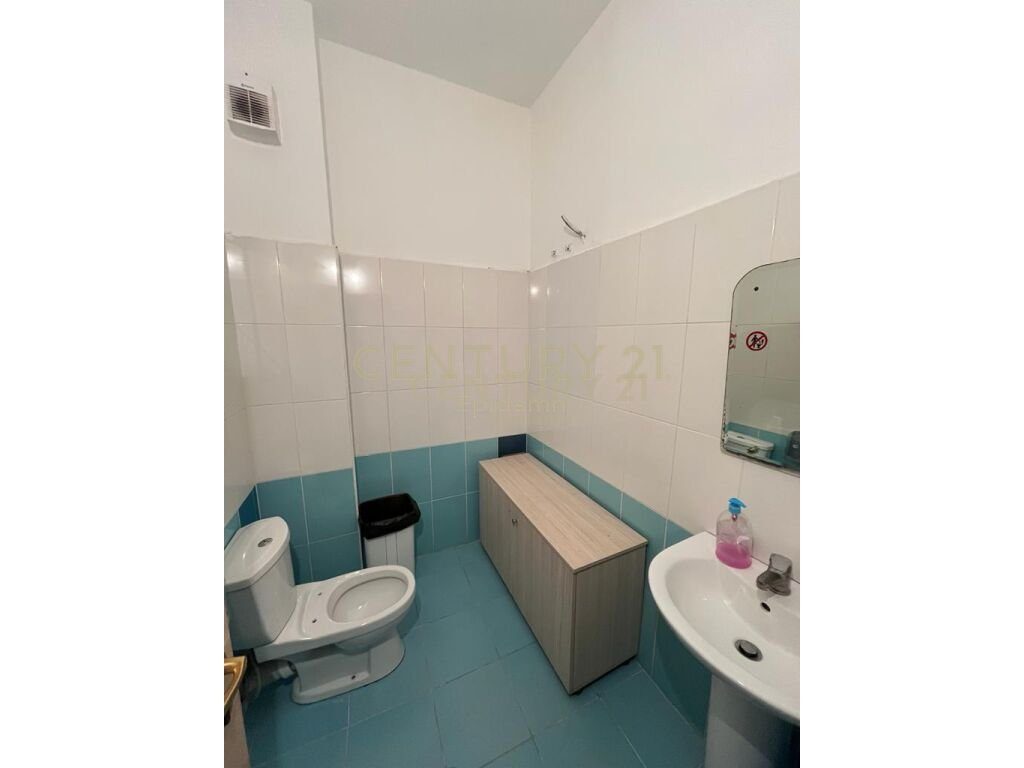 Ambient Komercial për Qira tek Kazazi, Durrës - 800€ | 160 m² 3