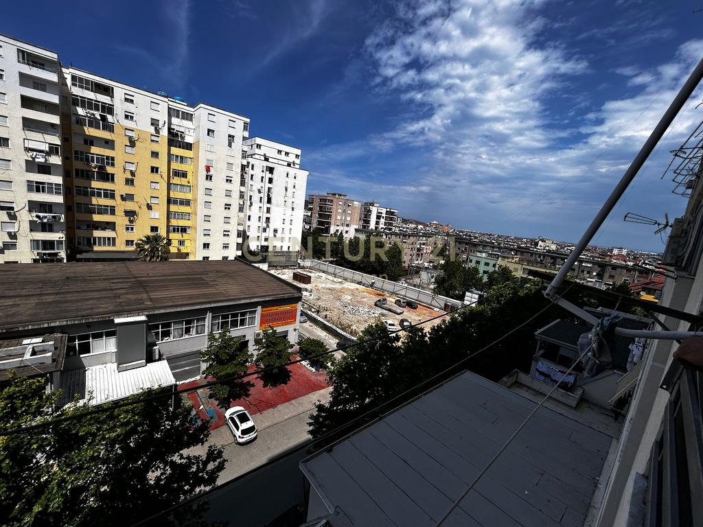 Apartament 2+1+2 në shitje pranë Tregut Industrial ! 2