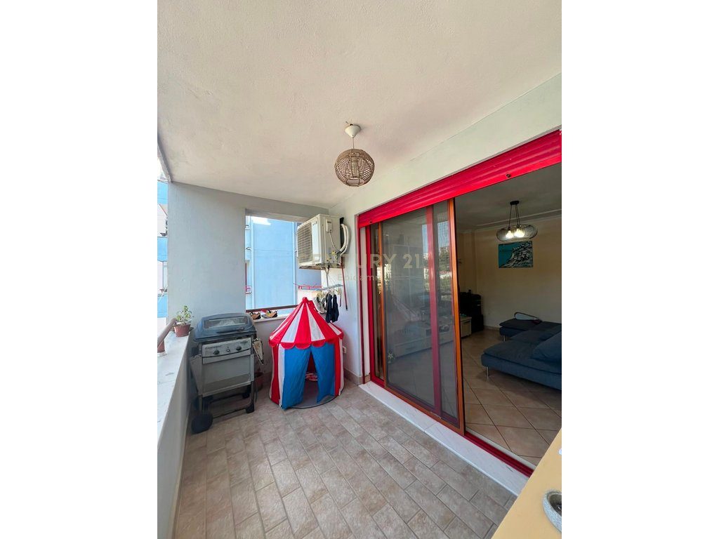 Shesim Apartament 2+1+2+3 ballkone në Lagjen Nr. 1, Durrës 2