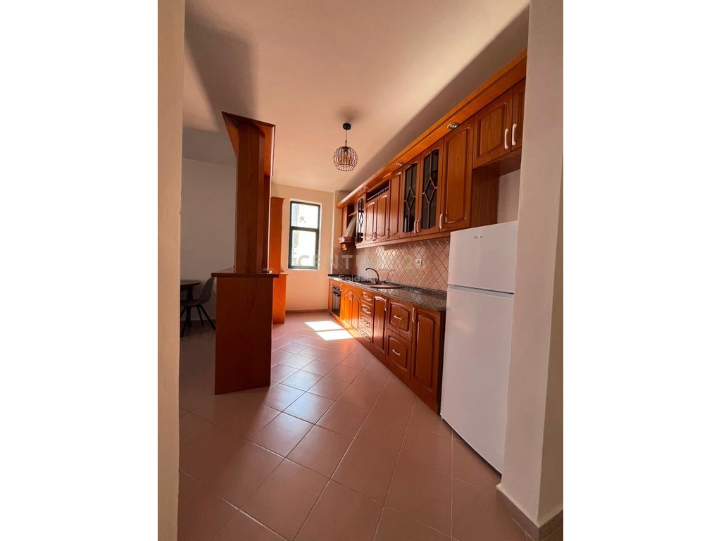 Shitet Apartament 2+1+2 në Plazh, Rrota e Kuqe