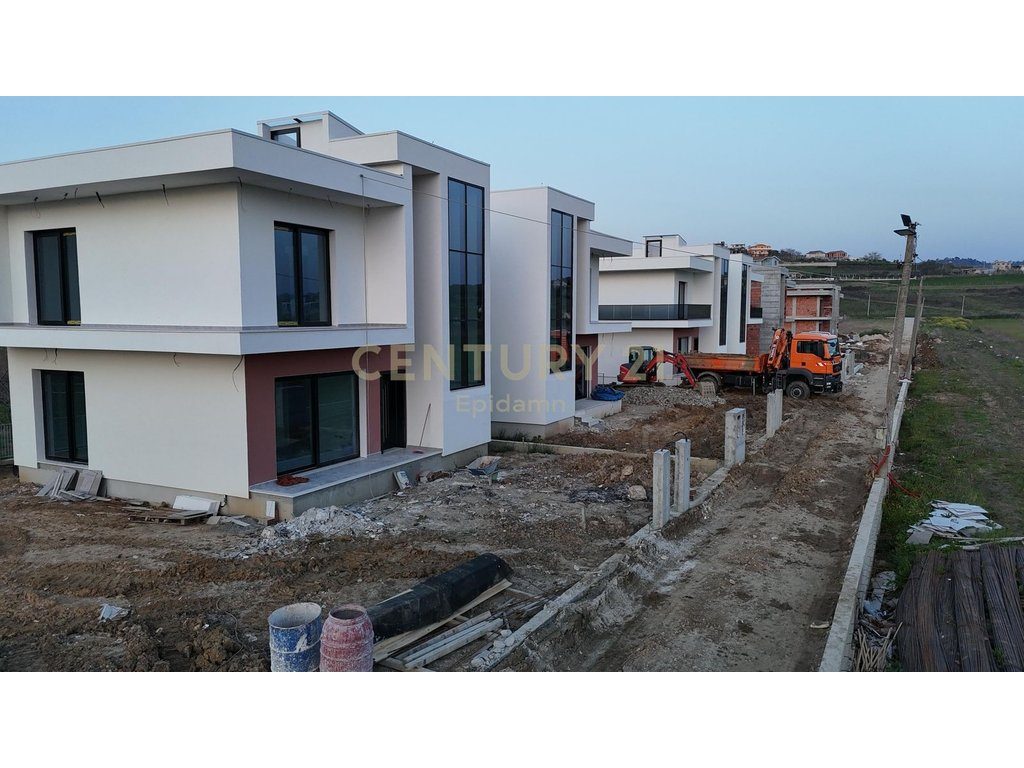 EKSKLUZIVE! SHITET VILE INDIVIDUALE ME PISHINE NE GJIRIN E LALZIT 340.000 €
MUNDESI PAGESE ME KESTE ! 2