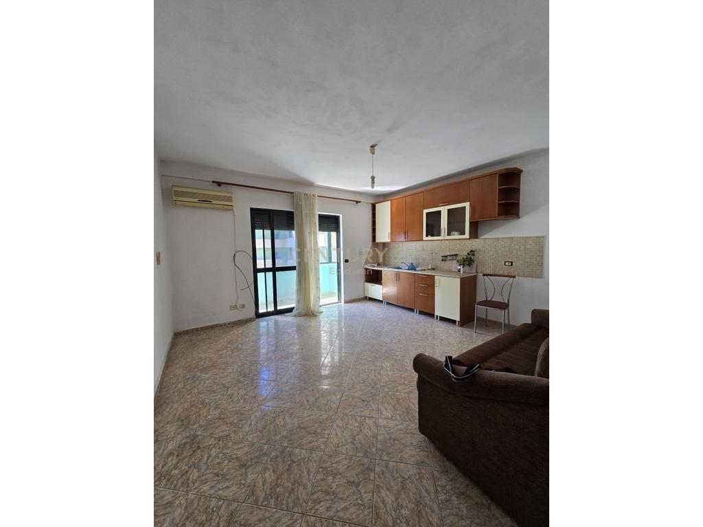 Shitet apartament 1+1 ne plazh Hekurudha 2