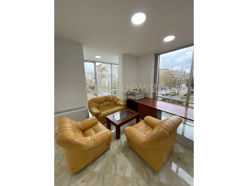 Jepet me qira ambient komercial në Lagjen Nr. 16, Durrës
