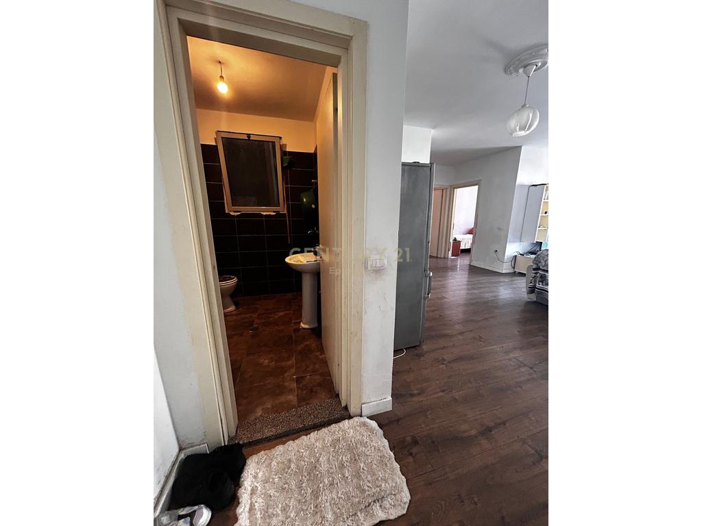 Apartament 2+1+2 në shitje pranë Tregut Industrial ! 3