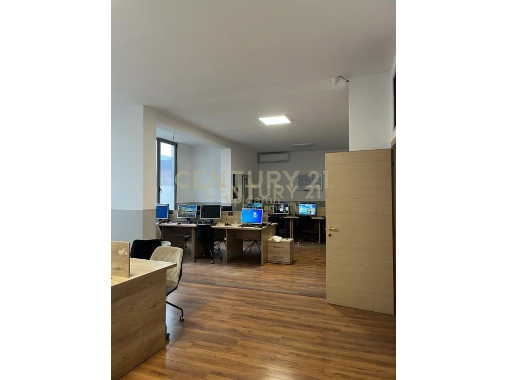Ambient Komercial për Qira tek Kazazi, Durrës - 800€ | 160 m²