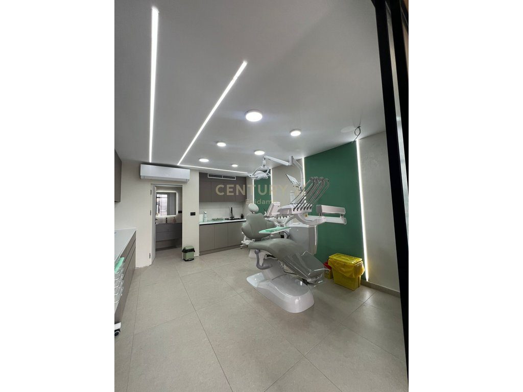 Shitet Klinikë Dentare tek Lulishtja – Durrës