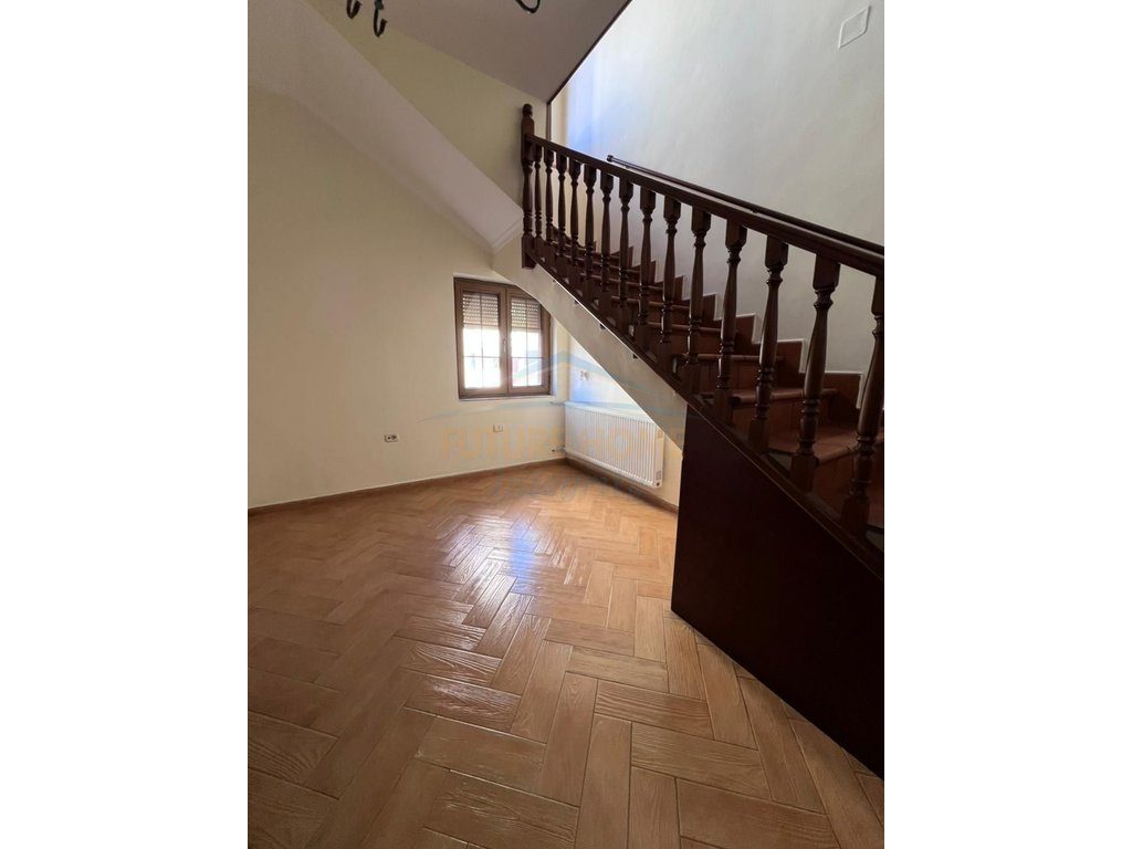 Qera, Duplex për Zyra, Blloku, Tiranë. 2