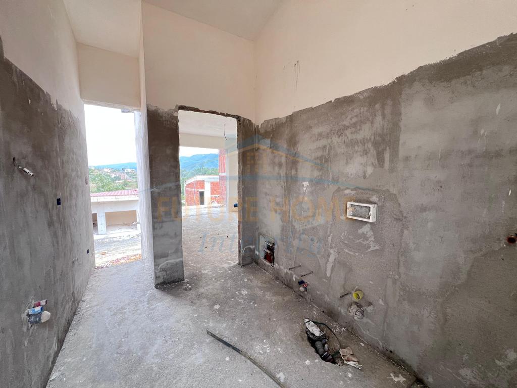 Shitet, Vilë 2-Katëshe, Green Field Residence, Tiranë.