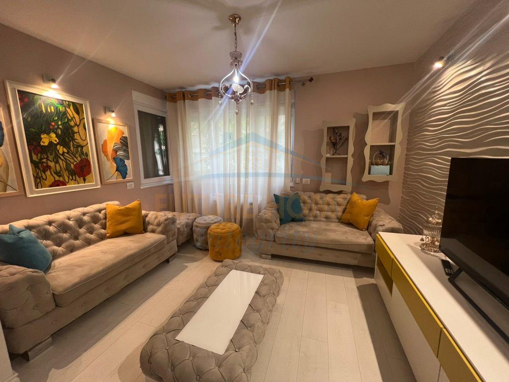 Qera, Apartament 2+1+2, Kopshti Zoologjik, Tiranë. 2