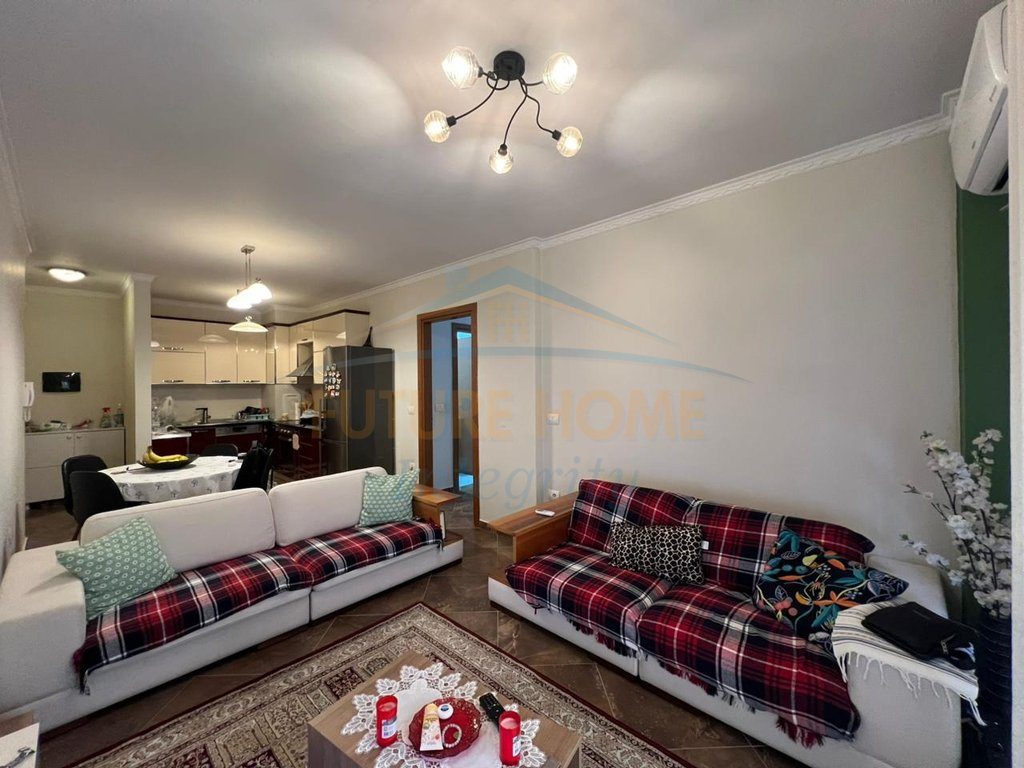 Shitet, Apartament 2+1+2+Verandë, Liqeni i Thatë, Tiranë.