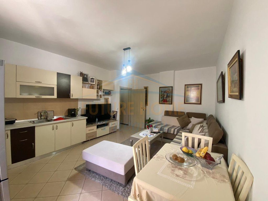 Shitet, Apartament 2+1+Verandë (I konvertuar), Fresku, Tiranë. 3
