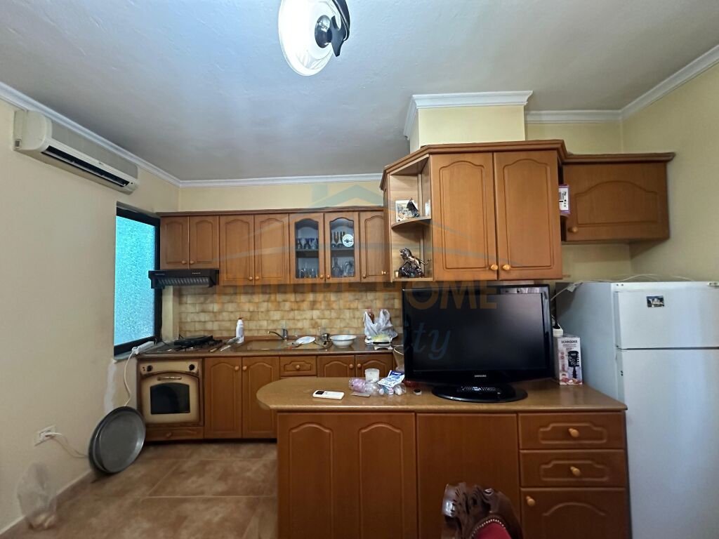 Shitet, Apartament 2+1+2, Blloku, Tiranë. 4