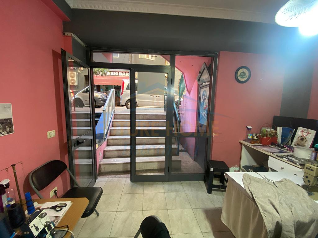 Shitet, Ambient Biznesi, Ministria e Jashtme, Tiranë.