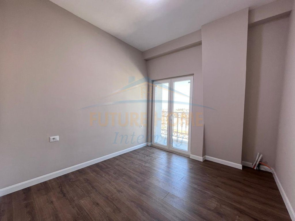 Shitet, Apartament 1+1+2 Ballkone, Porta Tirana e Re, Tiranë. 2