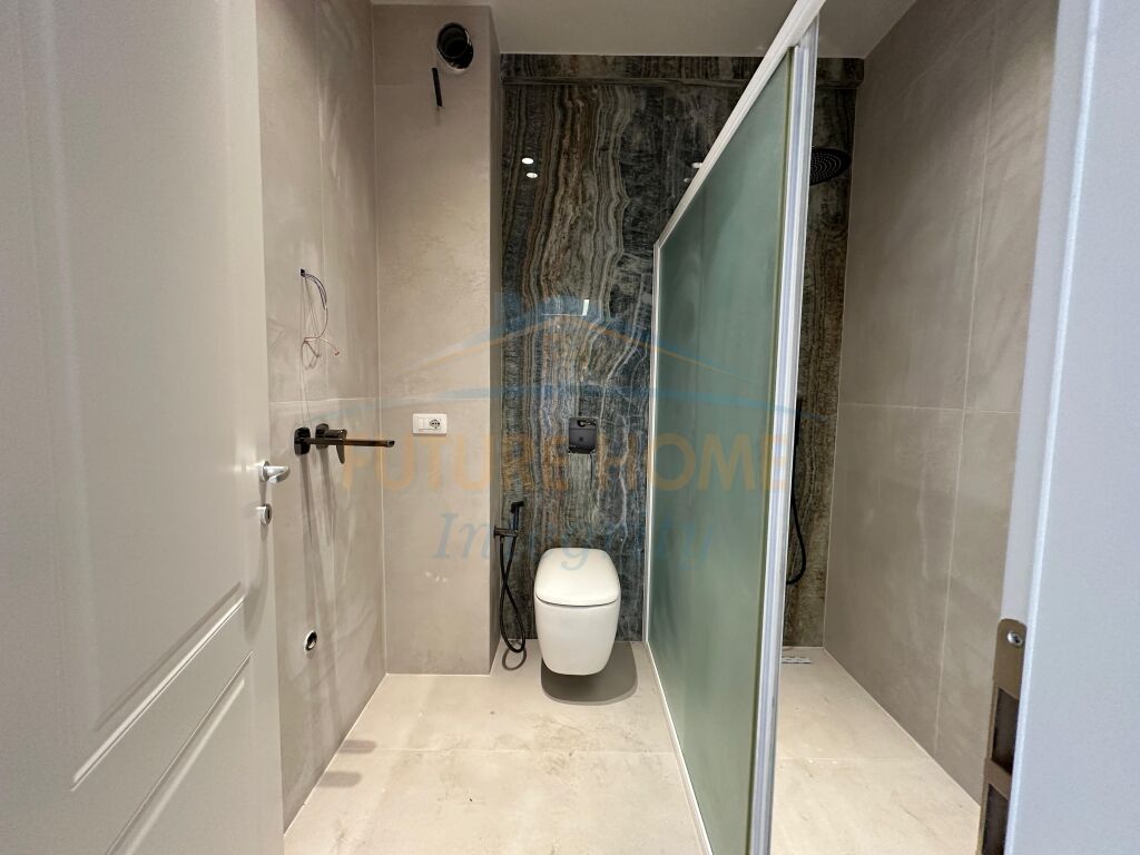 Qera, Apartament 3+1+2+2 Garazhe, Pallati i Brigadave, Tiranë.