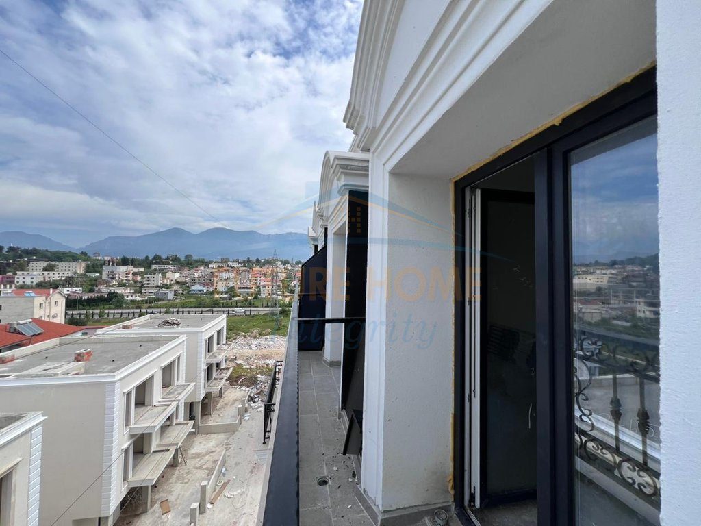 Shitet, Garsoniere, Rezidenca Porta Tirana e Re, Tiranë. 2