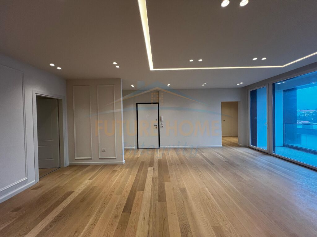Shitet, Apartament 3+1+2+Garazh, Pallati i Brigadave, Tiranë. 4