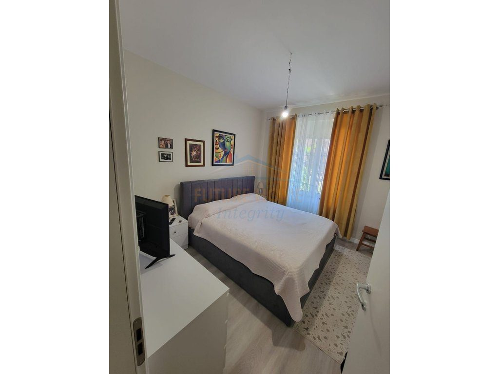 Shitet, Apartament 1+1, Rruga Tefta Tashko Koço, Tiranë.