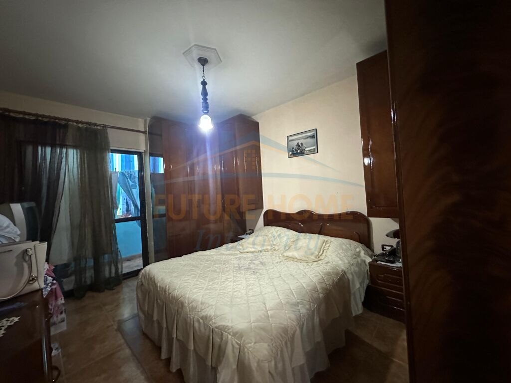 Shitet, Apartament 2+1+2, Blloku, Tiranë.
