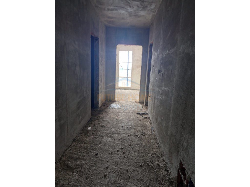 Shitet, Apartament 3+1+2+Post parkimi, Bulevardi Bajram Curri, Tiranë. 3