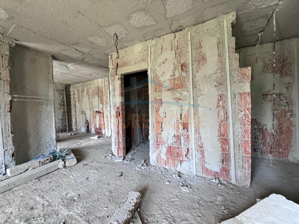 Shitet, Apartament 2+1+2, Ali Demi, Tiranë.