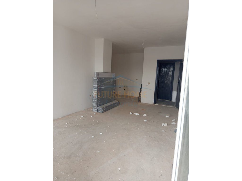 Shitet, Apartament 2+1+2+Post parkimi, Kompleksi Univers City, Tiranë. 3