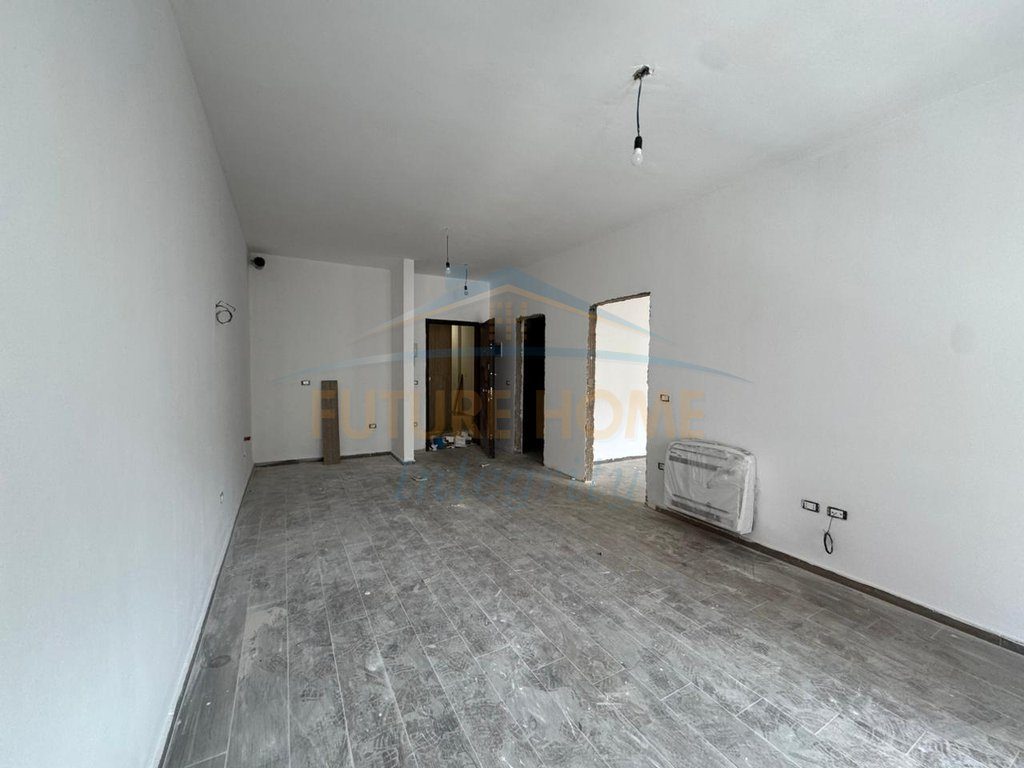 Qera, Ambient biznesi për zyra, Kompleksi Aura, Tiranë. 3