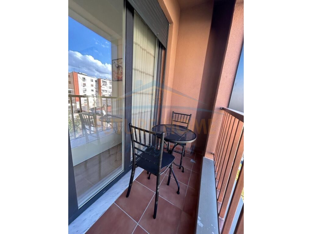 Qera, Apartament 2+1+3, Pazari i Ri, Tiranë.