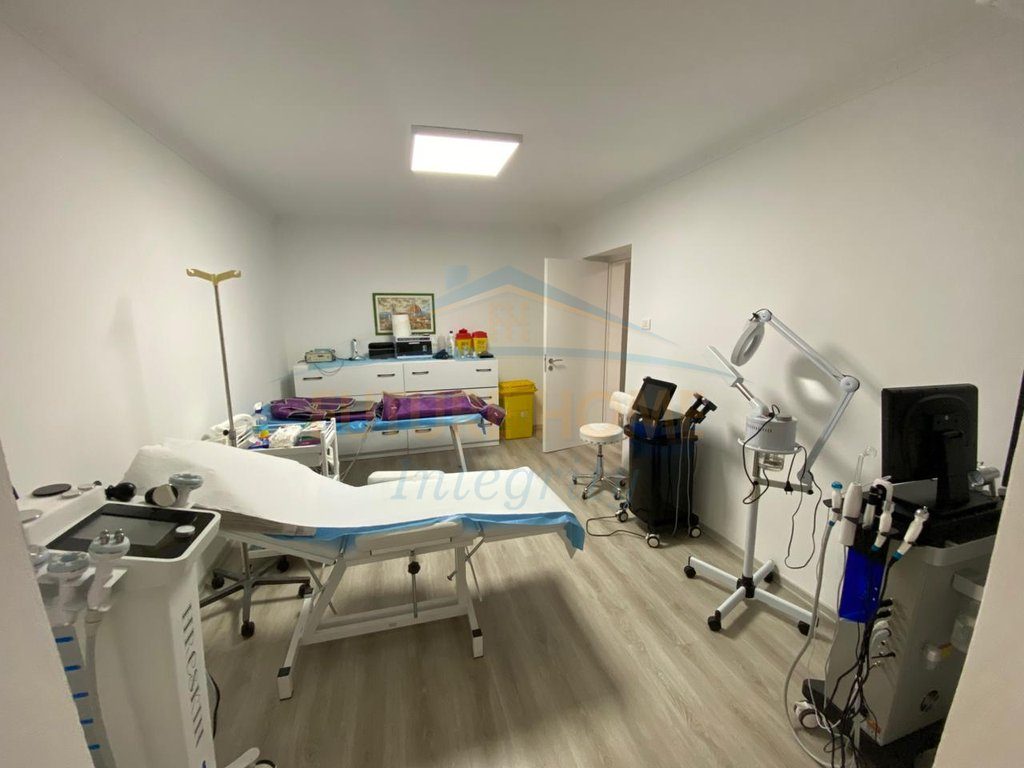 Qera, Ambient biznesi, Myslym Shyri, Tiranë. 4