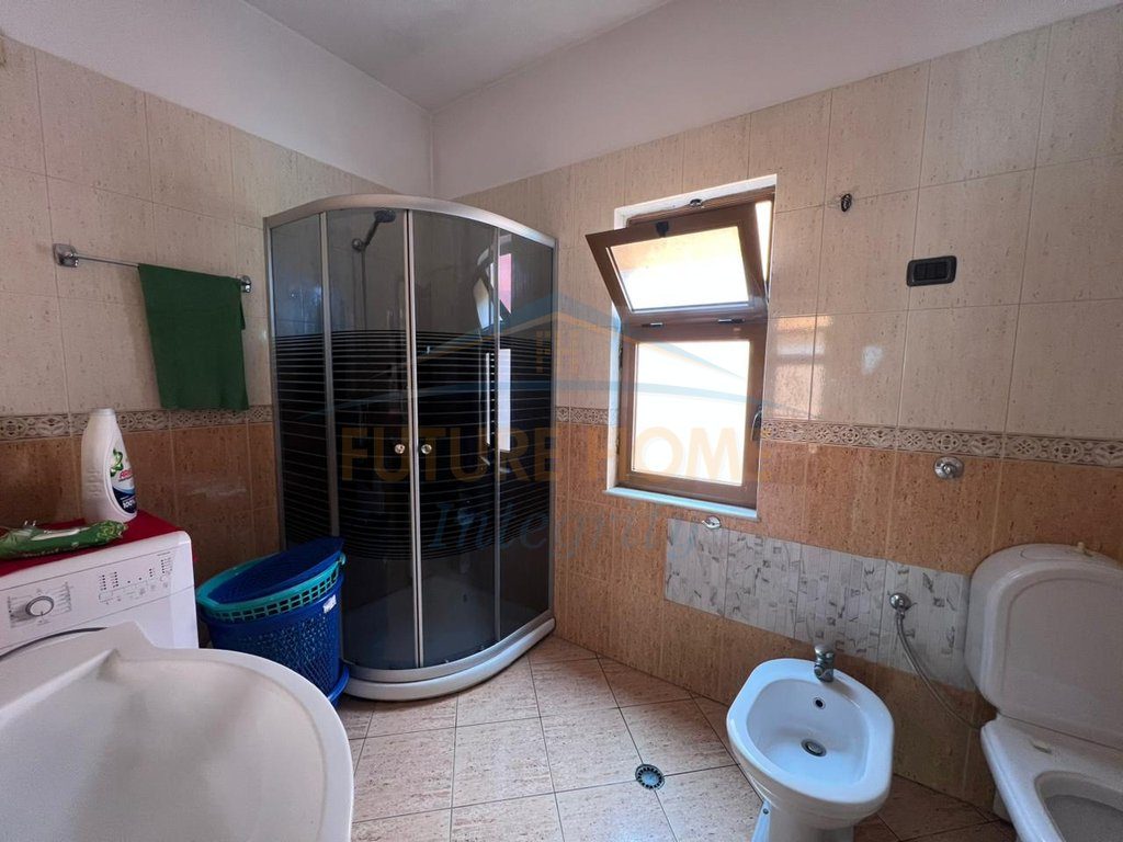 Shitet, Vilë 3-Katëshe, Rruga Siri Kodra, Tiranë.