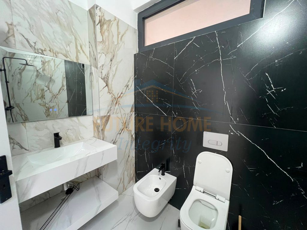 Qera, Ambient duplex për Zyra, Pazari i Ri, Tiranë.